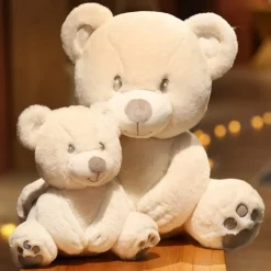 L'ours en peluche aux pattes douces et câlines