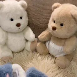 Ours en peluche déguisé en requin