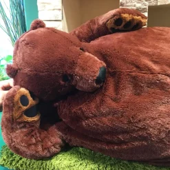 Ours en peluche géant marron et glouton