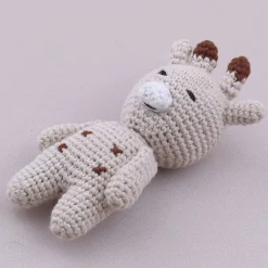 Peluche crochet girafe timide