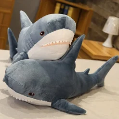 Peluche géante requin coloré aux belles dents