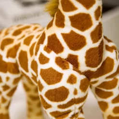Peluche girafe douce et joyeuse
