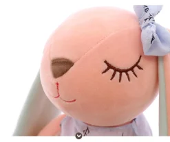 Peluche lapin aux longues oreilles