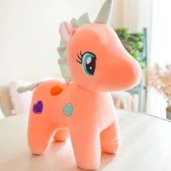 Peluche licorne multicolore avec des cœurs