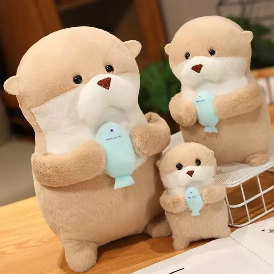 Peluche loutre tenant un poisson