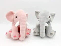 Peluche éléphant assis et content