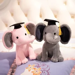 Peluche Éléphant diplômé avec sa Trompe Tordue
