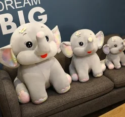 Peluche éléphant grand et mignon
