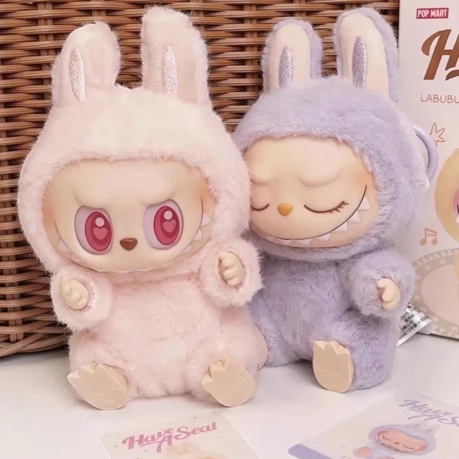 Peluche style Labubu assise velours doux