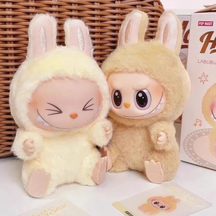 Peluche style Labubu assise velours doux