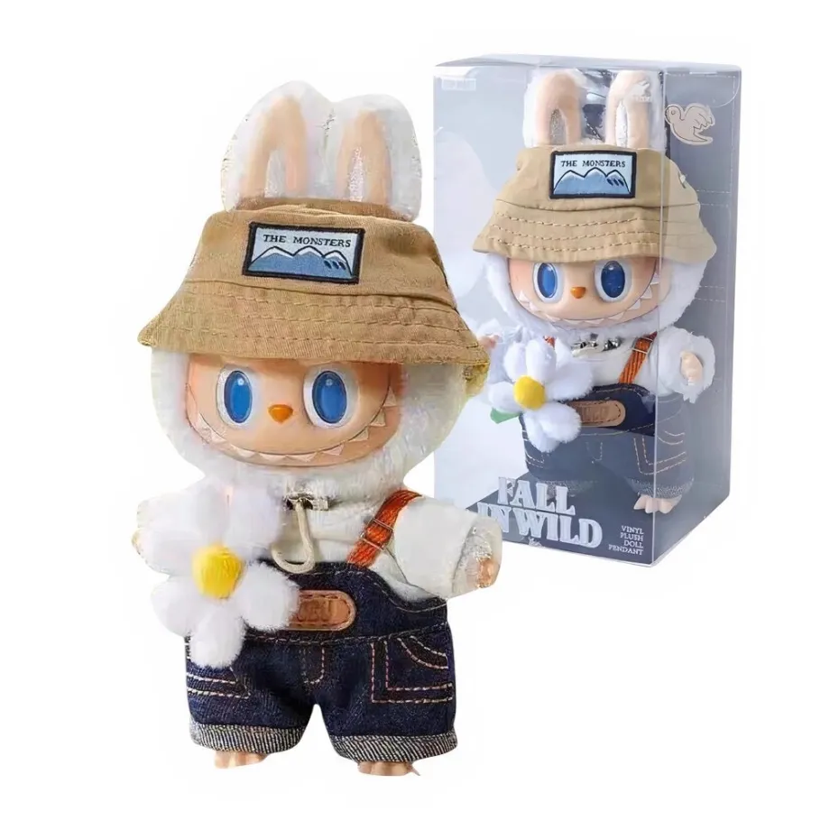 Peluche type Labubu blanc jardinier en salopette