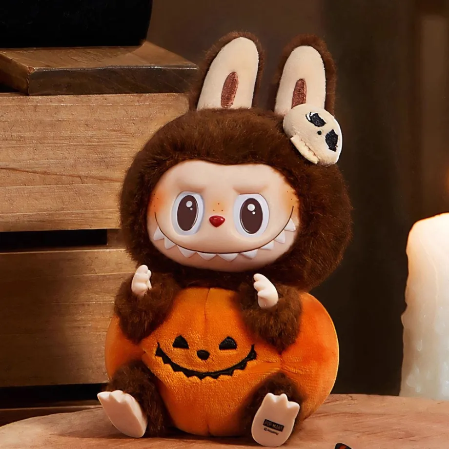 Peluche type Labubu marron et citrouille