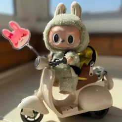 Scooter accessoire pour peluche style Labubu
